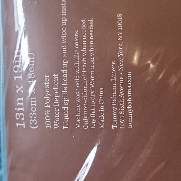 Tommy Bahama Placemats & Runner - Picture 4 of 5